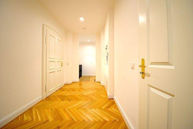 Thumbnail-SfKW - Ab sofort - Möbliert - Parkett - Einbauküche - Fußbodenheizung - Loggia - Aufzug - Bad mit Dusche und Wanne - Wohnen in der Inneren Neustadt