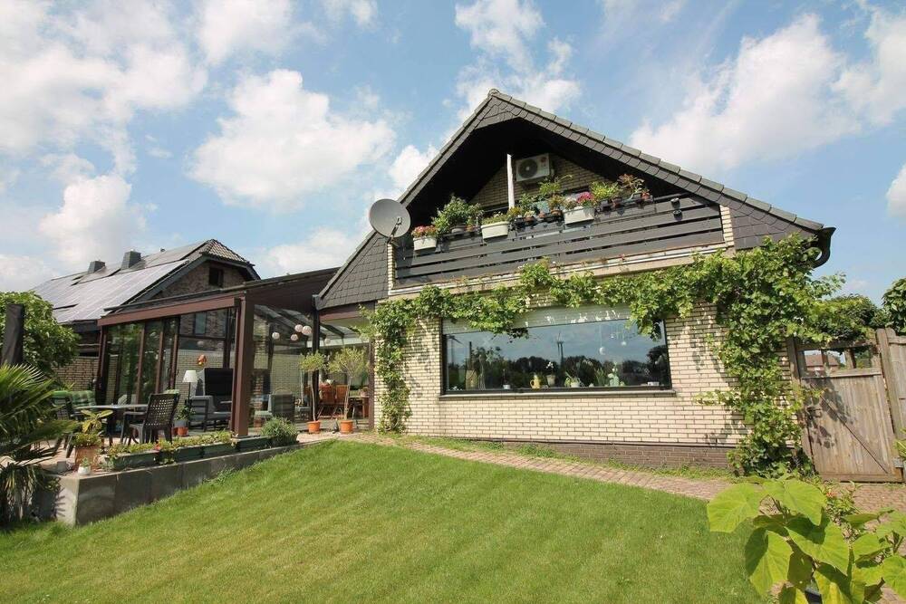 Thumbnail-Bungalow mit großem Wintergarten und Einliegerwohnung im Dachgeschoss, Rheinberg-Ossenberg, mit großem Garten