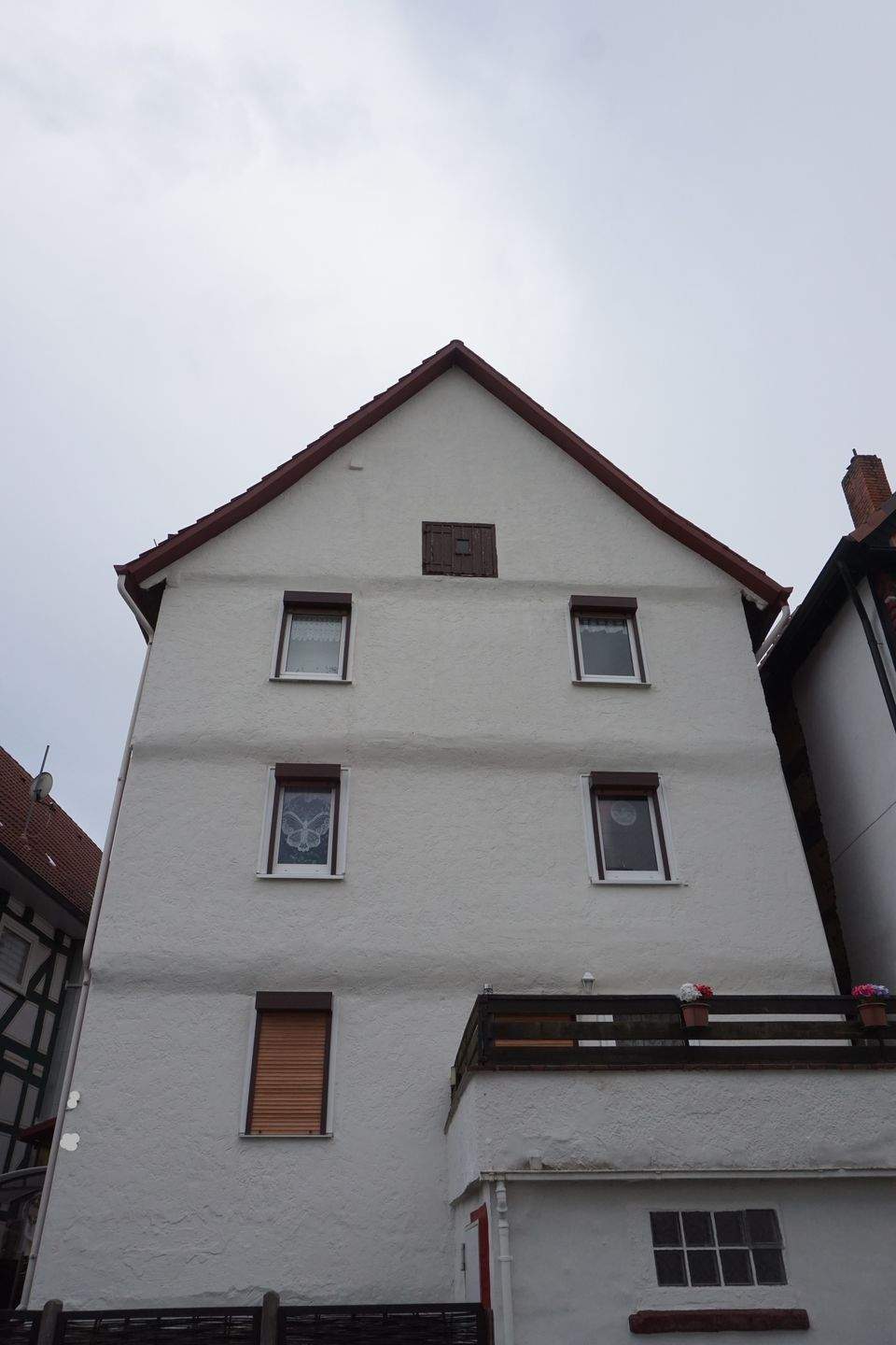 Straßenansicht vom Haus.JPG