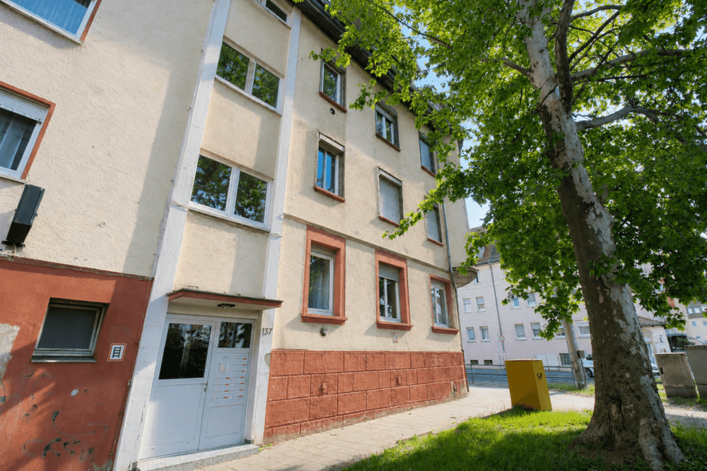 Thumbnail-Bezugsfreie Hochparterre-Wohnung mit hohen Decken und zentraler Anbindung