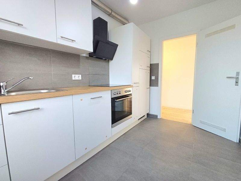 Thumbnail-Lichtdurchflutete 3-Zimmer-Wohnung mit Einbauküche!