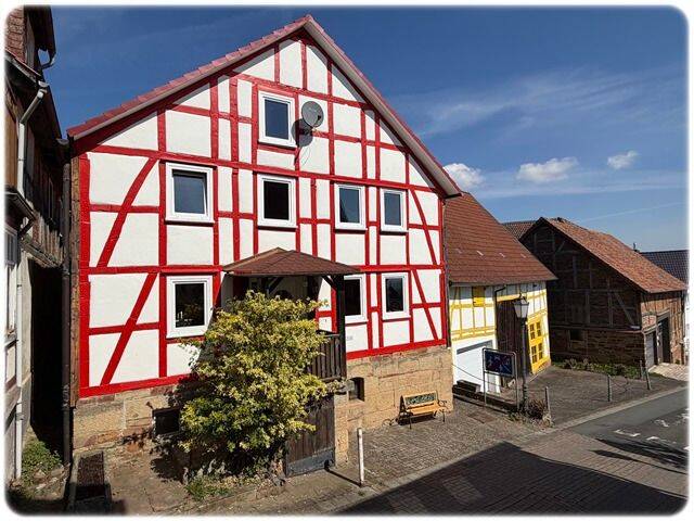 Thumbnail-Historisches Fachwerkhaus mit Scheune in ruhiger Altstadtlage von Waldeck - Liebhaberobjekt!