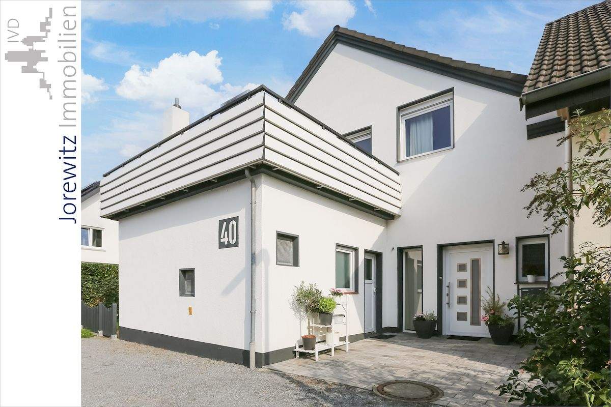 Thumbnail-Löhne-Mennighüffen: Großzügige und sanierte DHH mit kleinem Garten, sonniger Dachterrasse und EBK