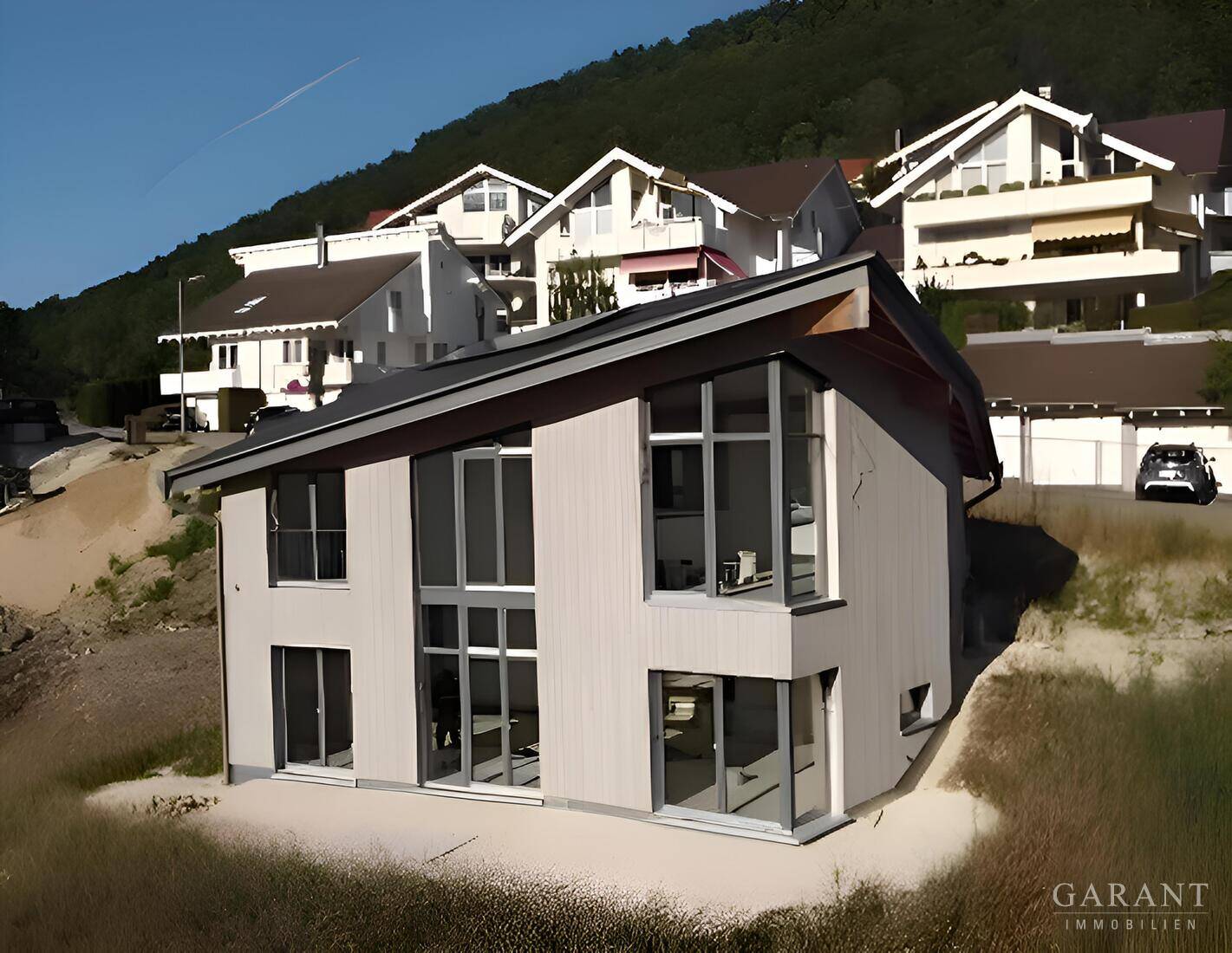 Thumbnail-Sonnenverwöhnte Stil-Ikone mit Aussicht ins Tal