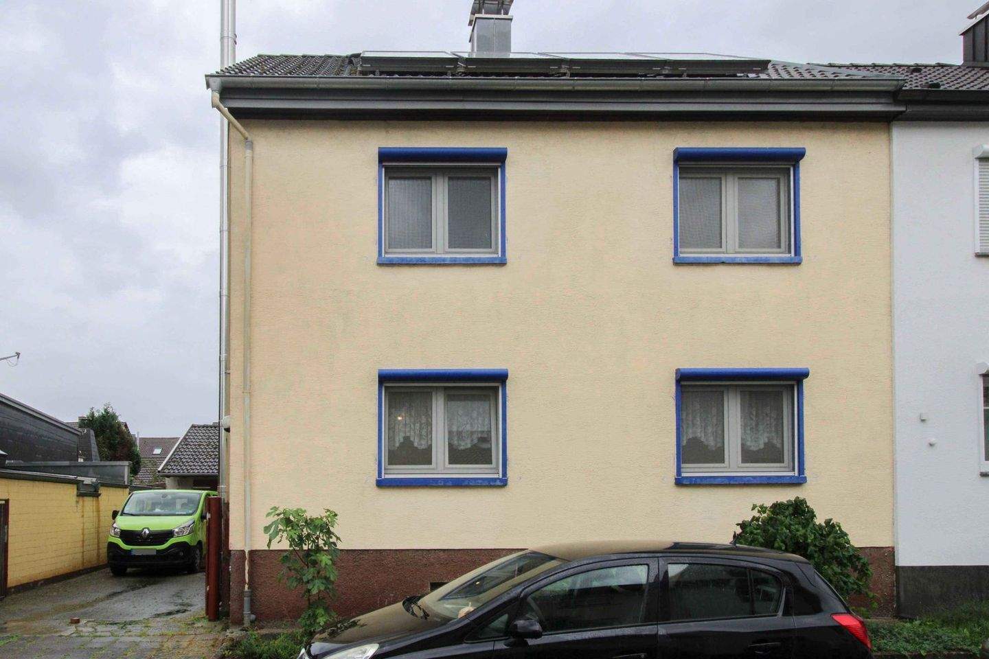 Thumbnail-Eigenheim mit Garten inkl. Werkstatt, großer Garage und Innenhof