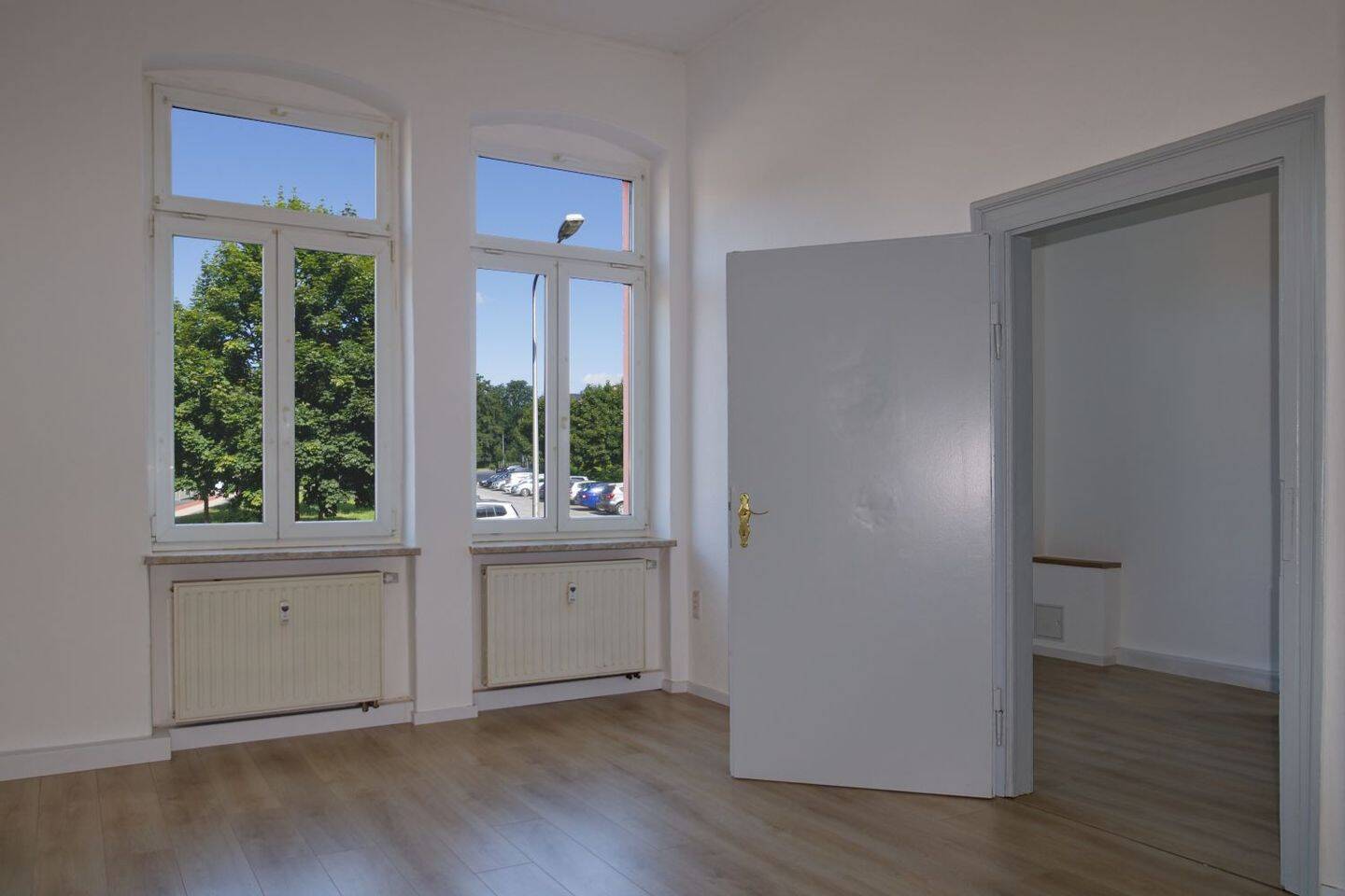 Thumbnail-Wohnen zwischen zwei Einkaufsmärkten