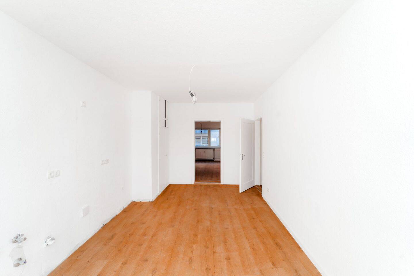 Thumbnail-Provisionsfrei kaufen: Kernsanierte 2-Zimmer-Wohnung mit Option zur Zusammenlegung auf einer Etage