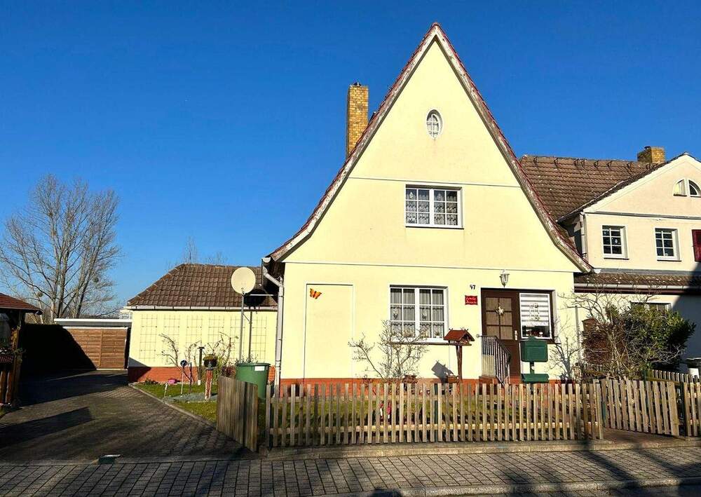 Thumbnail-Gemütliches Reihenendhaus mit Carport und Werkstatt
