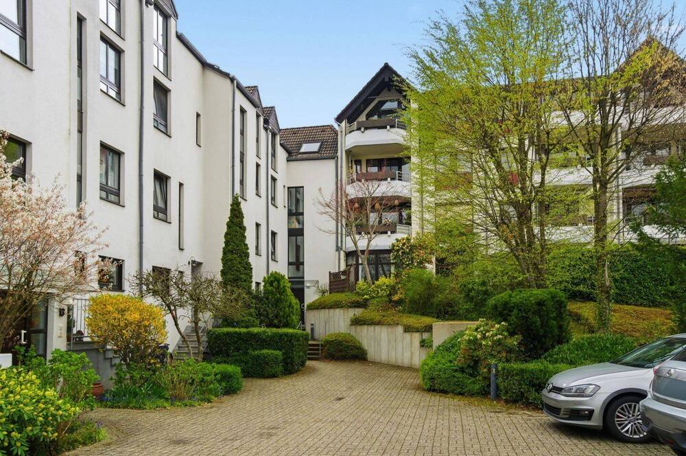 Thumbnail-STILVOLL + GEMÜTLICH - großzügige 4-Zimmer-Wohnung mit TG-Stellplatz in Haan