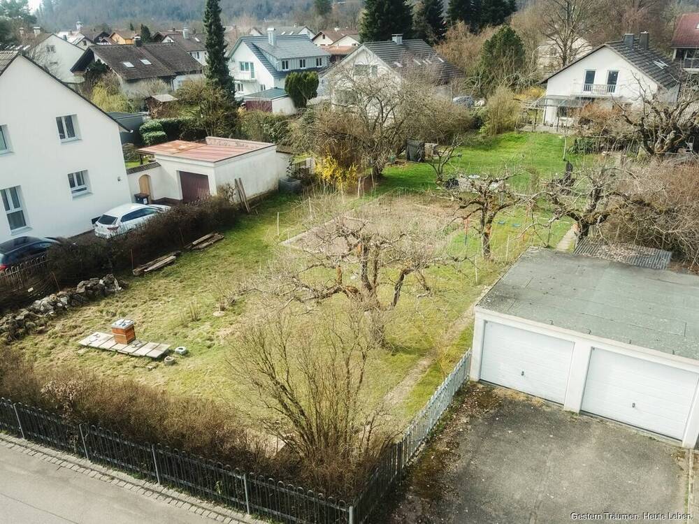 Thumbnail-*RESERVIERT* Großzügiges Baugrundstück in begehrter Lage von Fahrnau mit 2 Garagen zu verkaufen