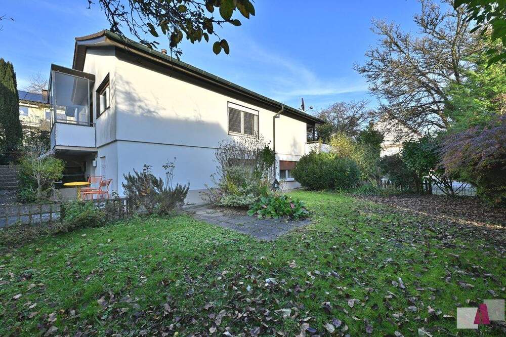 Thumbnail-Einfamilienhaus mit Einliegerwohnung in bester Lage von Hauingen.