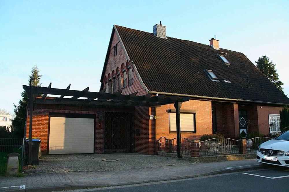 Thumbnail-Historische Doppelhaushälfte in Alt-Laatzen ... Ensembleschutz ... !!!