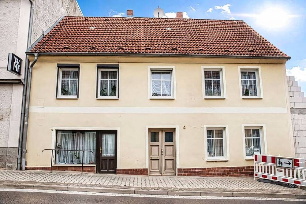 Thumbnail-EINMALIGE GELEGENHEIT: ZWANGSVERSTEIGERUNG AM 18.06.26 EINES EINFAMILIENHAUSES MIT EINLIEGERWOHNUNG