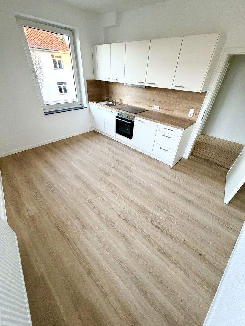 Thumbnail-Erstbezug nach Renovierung! 2 Zimmer + Wohnküche + Bad mit Einbauküche