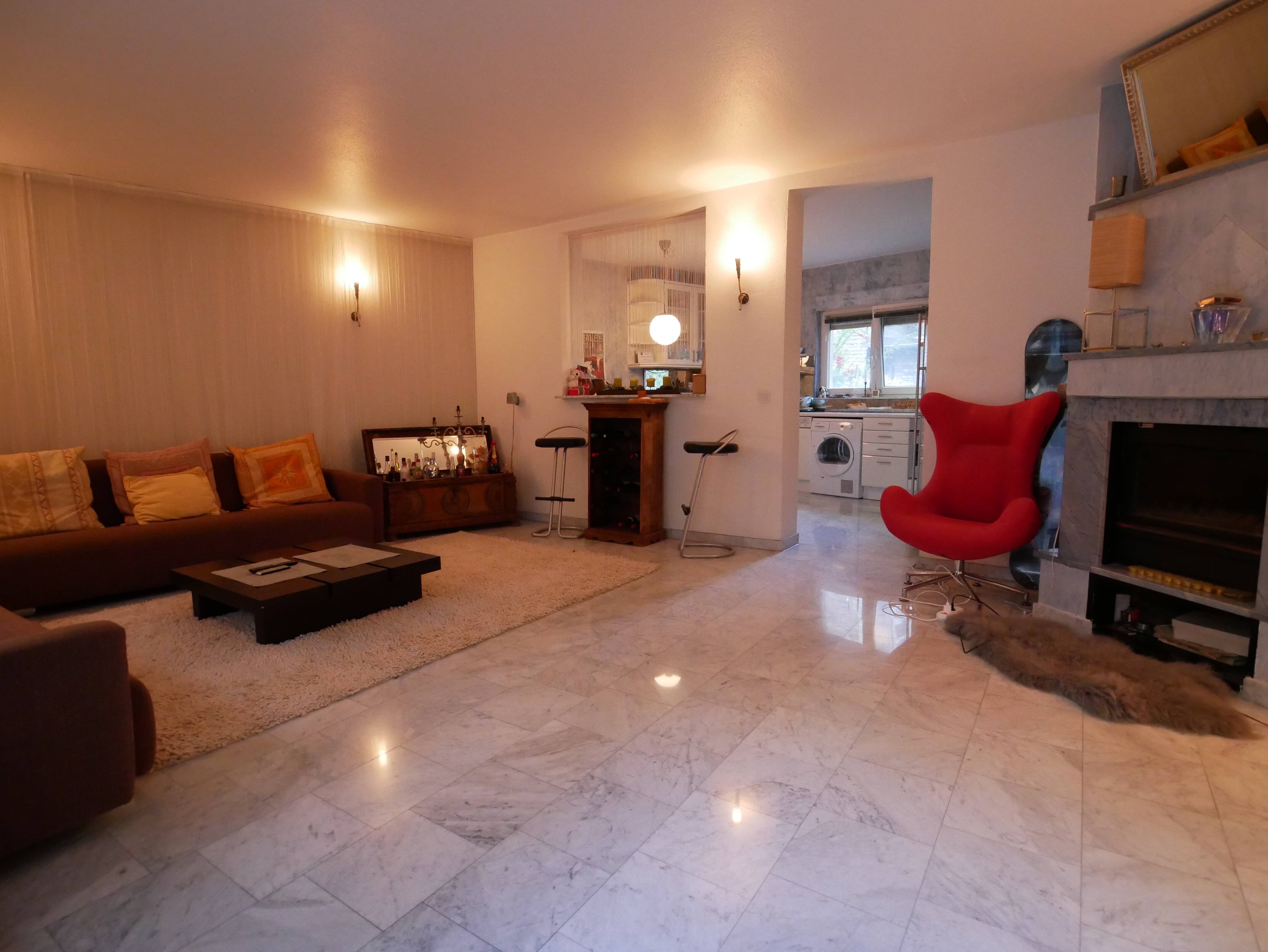 Thumbnail-Außergewöhnliche Maisonettewohnung in ruhiger Hinterhoflage mit Kamin und Terrasse.