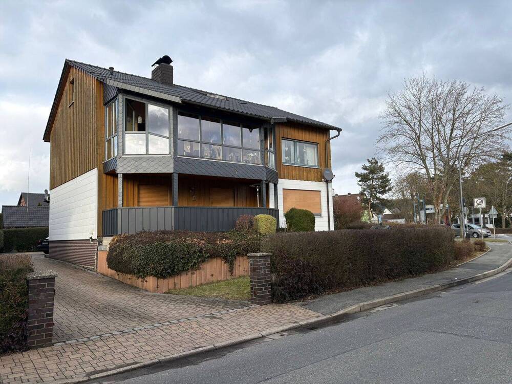 Thumbnail-Zwangsversteigerungsangebot: Freistehendes Zweifamilienhaus mit großzügigem Grundstück in Stockheim