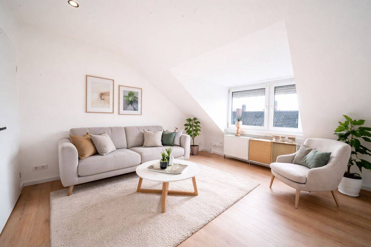 Thumbnail-Frisch kernsanierte, lichtdurchflutete 2-Zimmer-Dachgeschosswohnung mit Balkon