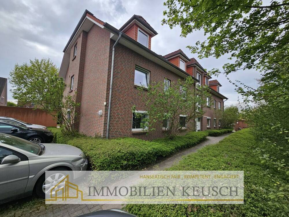 Thumbnail-Helle 3 Zimmer-Wohnung mit Sonnenbalkon, Einbauküche, zusätzlich Ausbaumöglichkeit im DG, Parkplatz