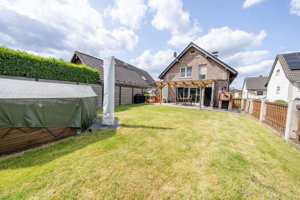 Thumbnail-Familienglück in Bestlage: Stilvolles Haus mit Pool & viel Platz