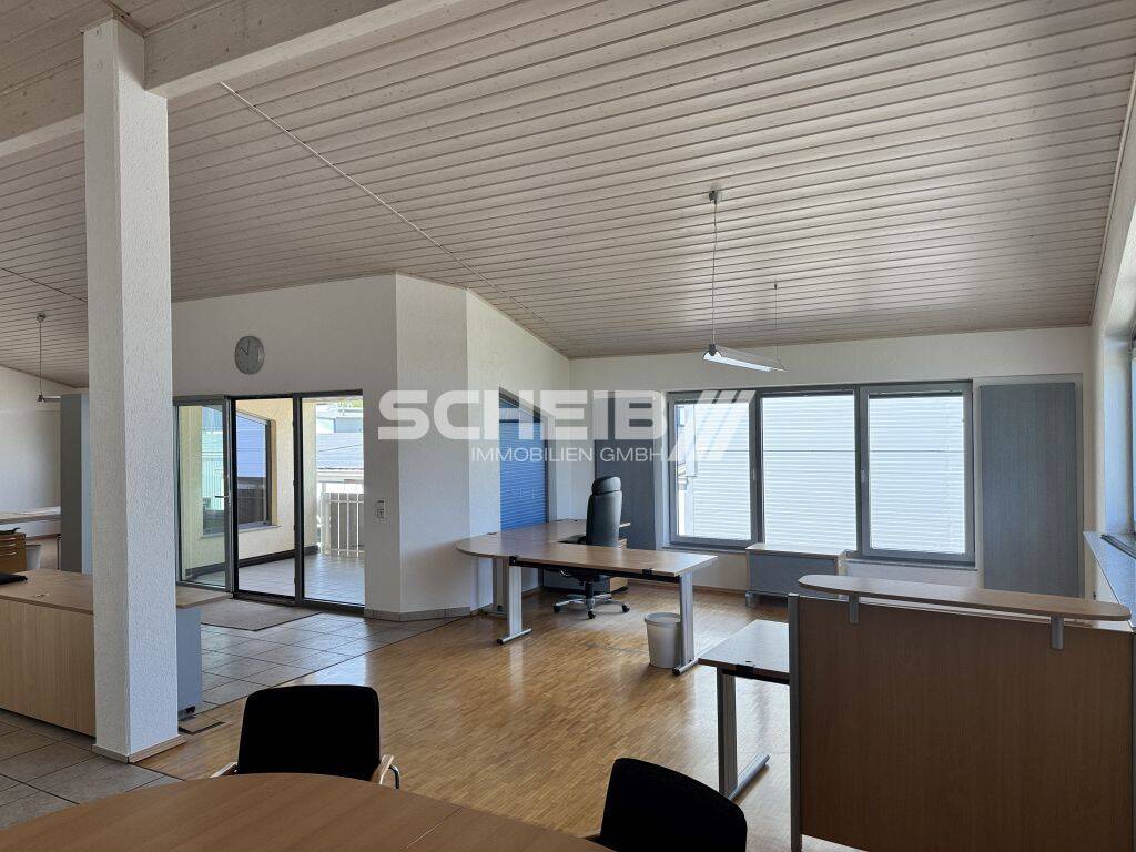 Thumbnail-Schöne Bürofläche im Obergeschoss mit Balkon und Stellplätzen