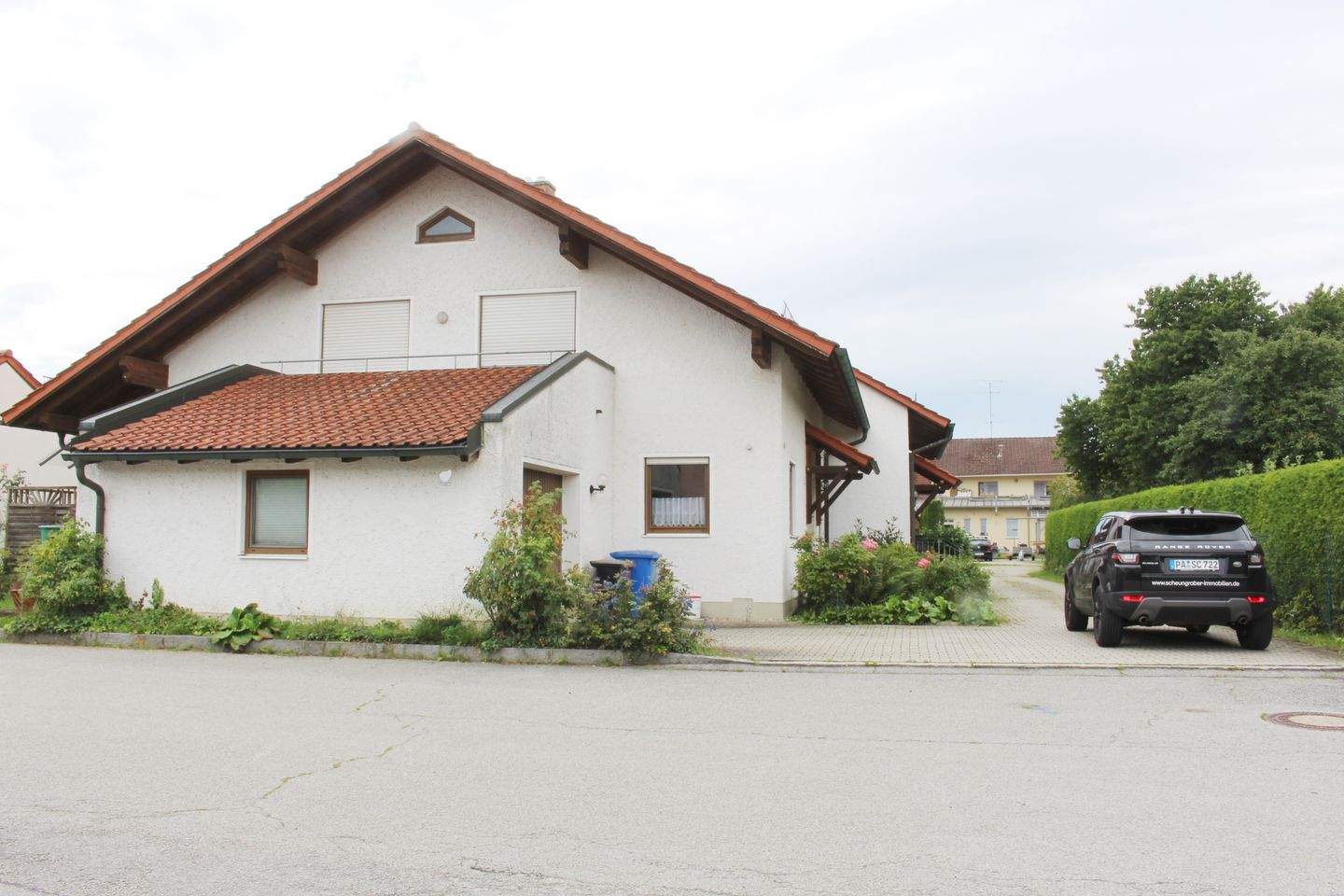 Thumbnail-Sehr gepflegtes EinfamilienhausDoppelhaushälfte mit gemütlichem Garten und Terrasse in zentraler Lage von Hofkirchen