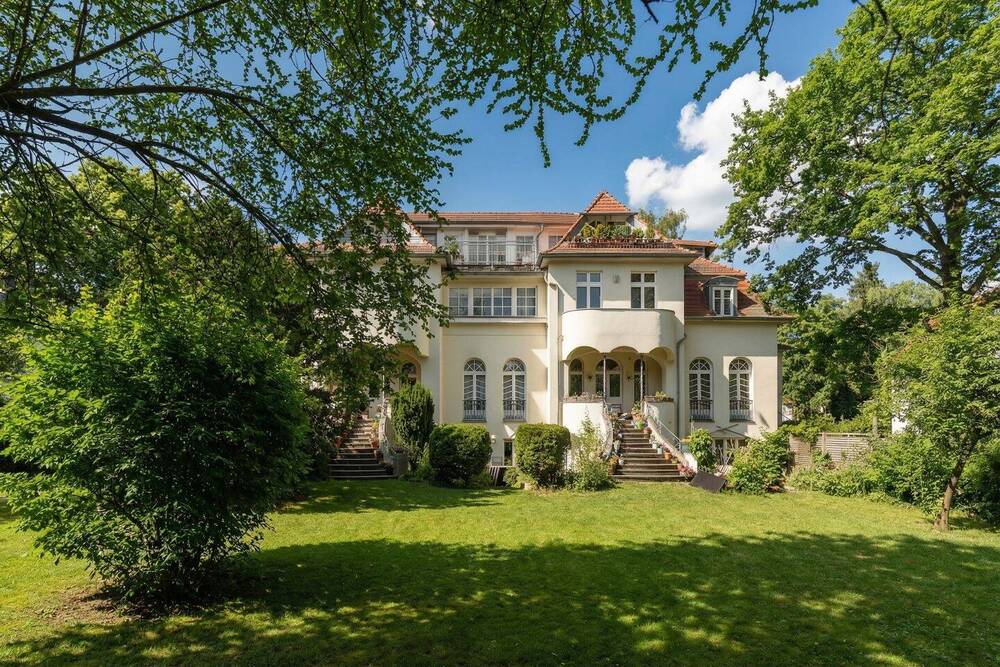 Thumbnail-Eleganz trifft Geschichte: Traumhafte Altbauwohnung in klassizistischem Palais