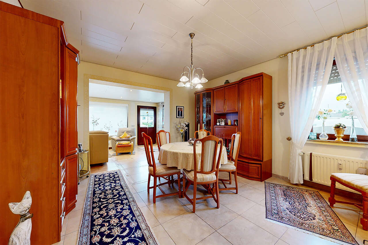 Thumbnail-PHI AACHEN - 6-Parteien-Haus mit gepflegtem Außenbereich - beste Anbindung in Jülich-Koslar!