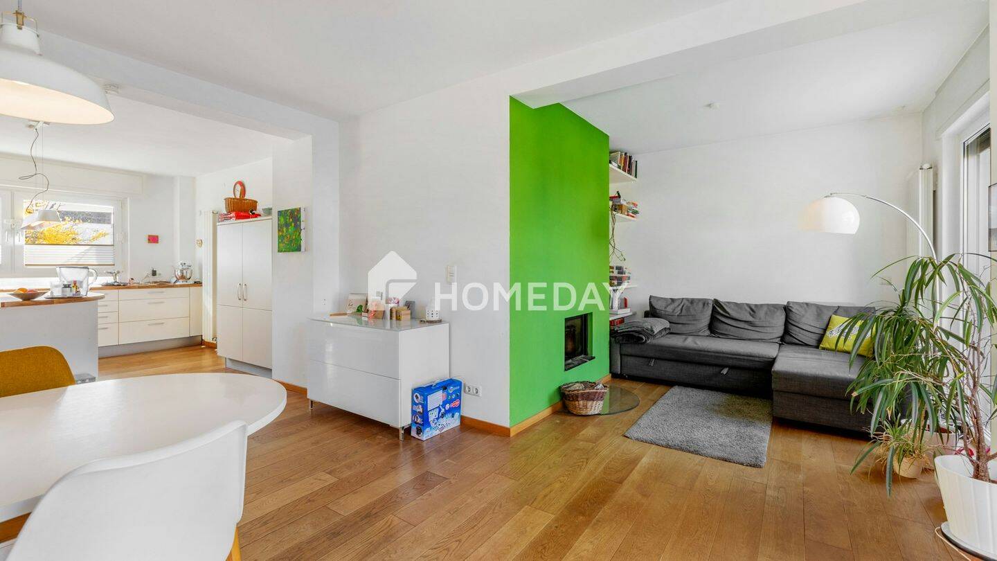 Thumbnail-Teilmodernisiertes Reihenmittelhaus mit Garten, Kamin, Balkon und Garage in ruhiger Lage