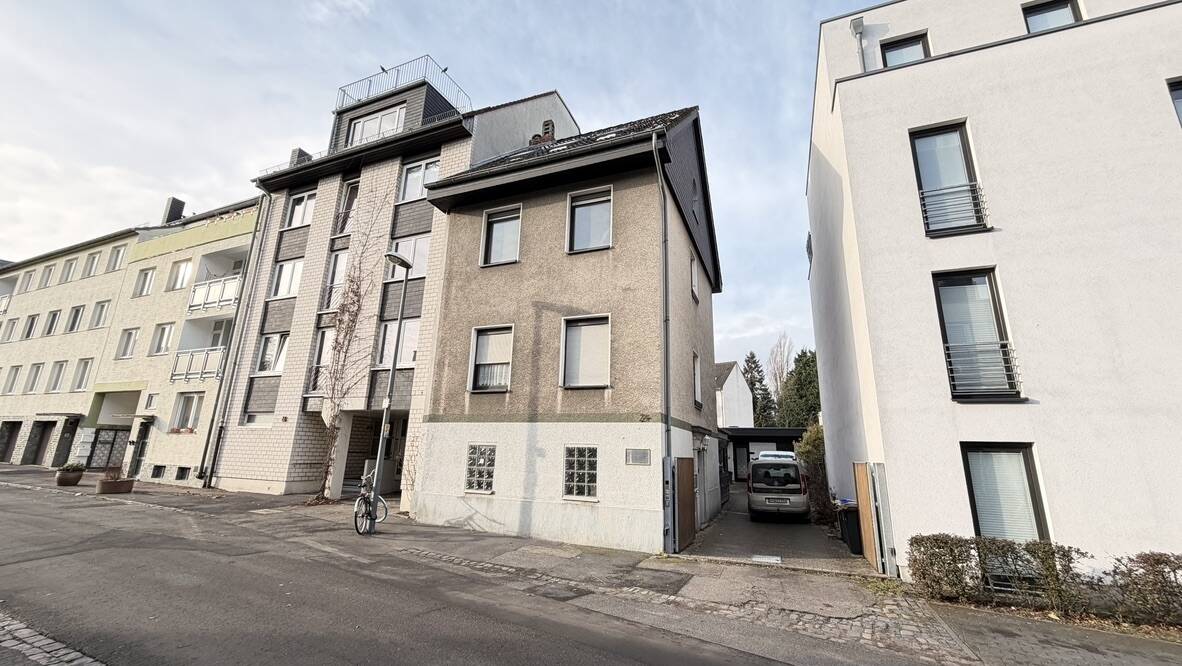 Thumbnail-Handwerkertraum in Köln-Raderberg: 4-Parteien-Haus plus Lager mit enormem Wertsteigerungspotenzial