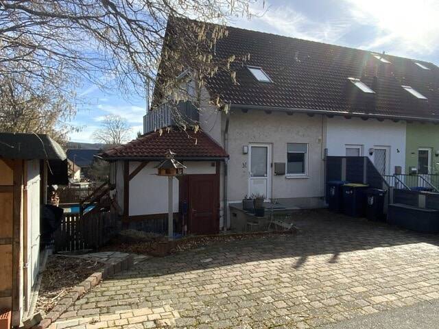 Thumbnail-Ein Reihenendhaus mit Pool für die kleine Familie