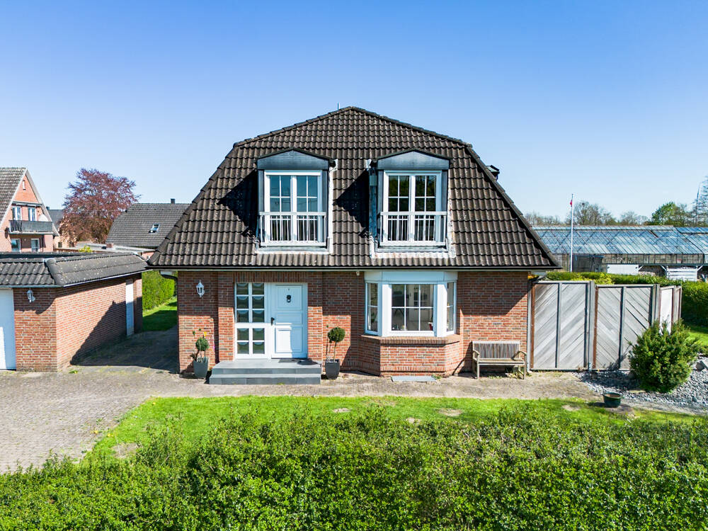 Thumbnail-RESERVIERT - Einfamilienhaus mit großem Grundstück & Doppelgarage in Curslack