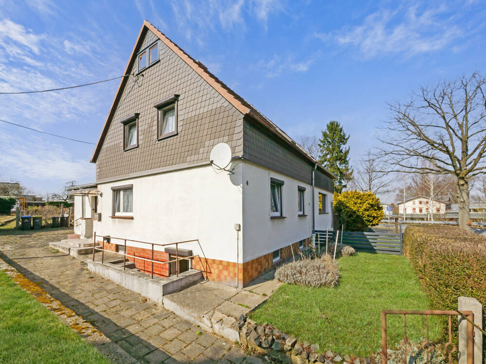 Thumbnail-Klassischer Charme in Neustadt (Sa): Gemütliche 5-R-Doppelhaushälfte mit grünem Grundstück (590 m2)