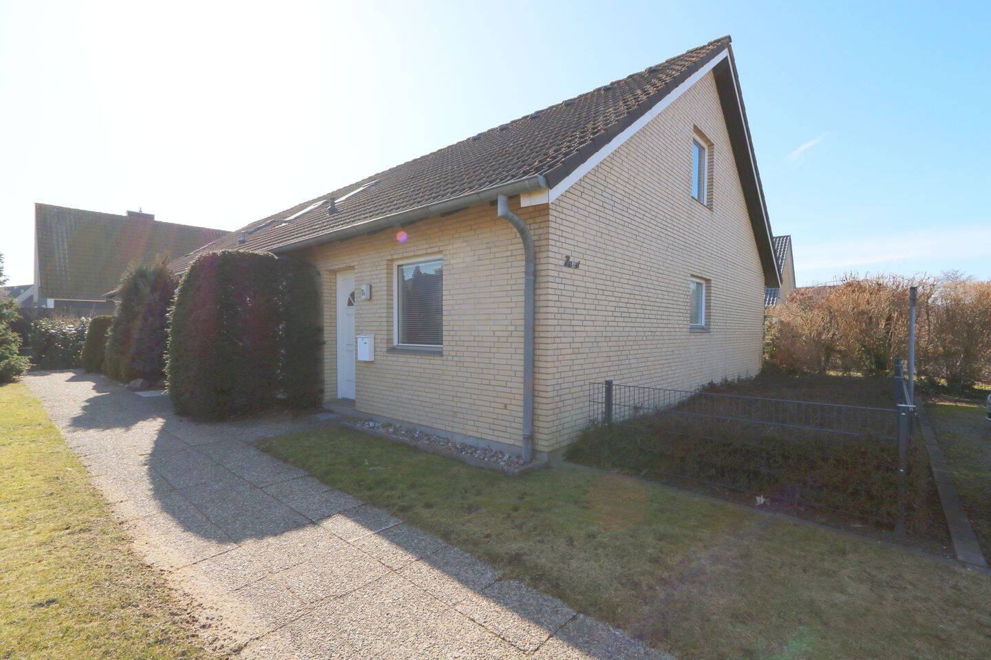 Thumbnail-Seltenheit über 2 Etagen! Reihenhausstil-Whg., ca. 73m² mit Terrasse und Stellpl. in zentraler Lage