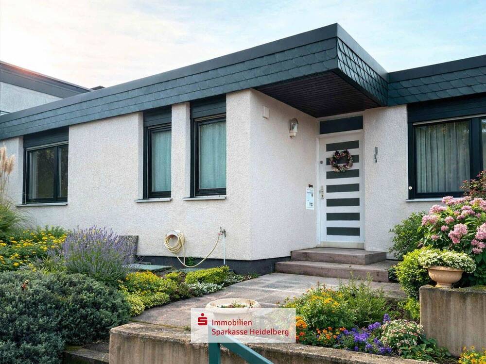 Thumbnail-Reihenendhaus in bester Lage von Leimen - großzügige Flächen mit Sanierungsbedarf