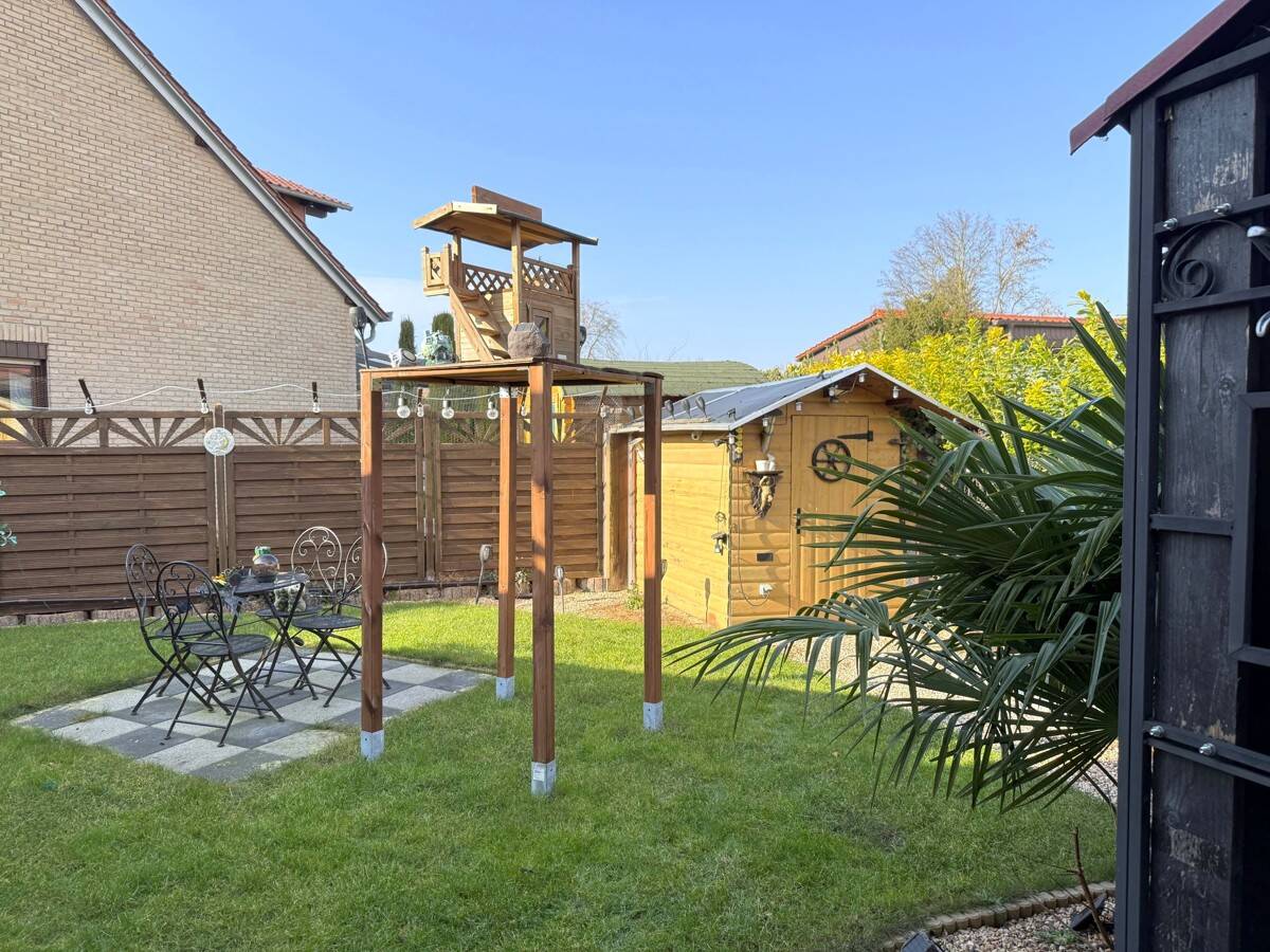 Garten mit Gartenhaus