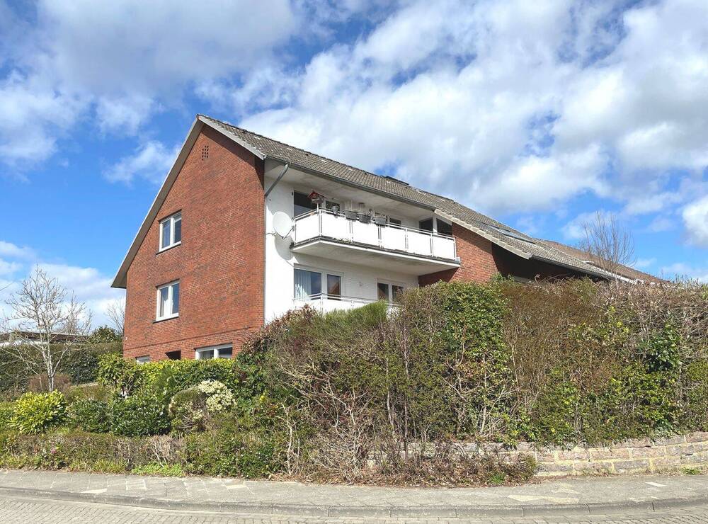 Thumbnail-Verkaufsangebot für einen Klassiker - ZFH, ca. 250,15 m² Wohnfläche, 2 WE, eigenes Grundstück von ca. 689 m² im Schwedenviertel in 21680 Stade