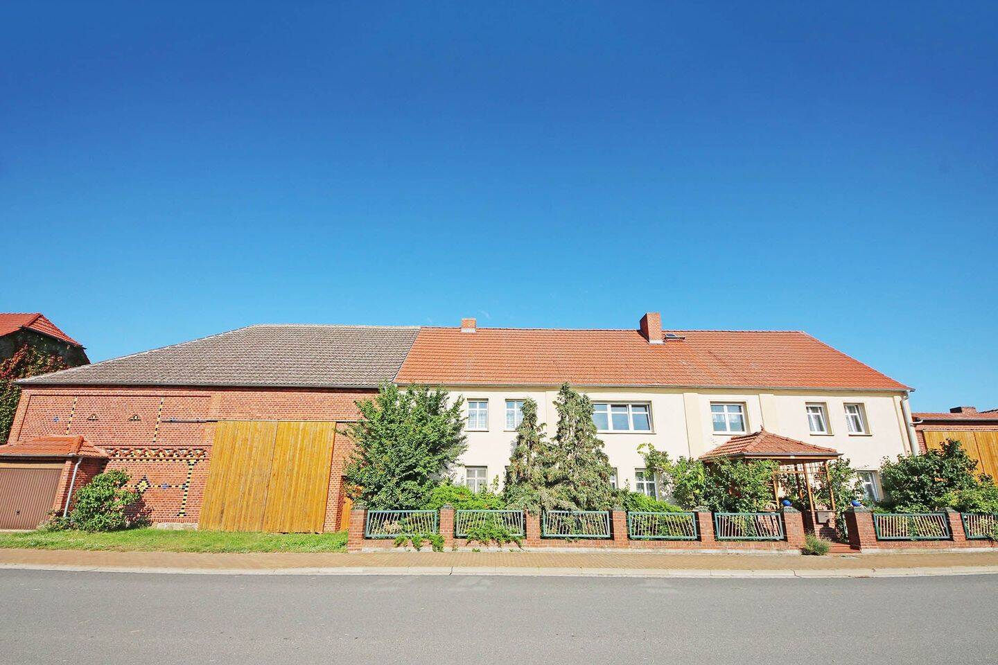 Hausansicht / Straßenseite