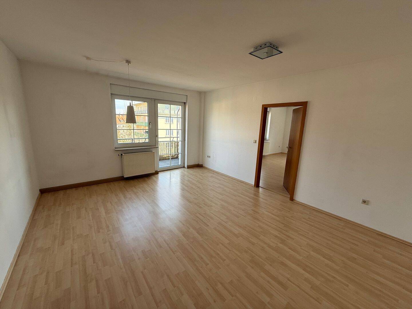 Thumbnail-renovierte 2-Zi.-Wohnung mit EBK, Balkon und Garage