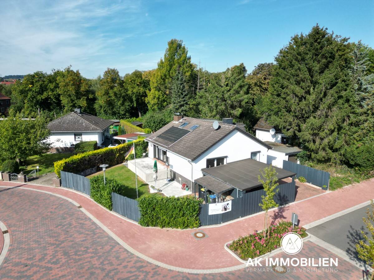 Thumbnail-Reserviert - Modernisiertes Einfamilienhaus in Rodenberg - Großzügiges Wohnen mit Pool und Sauna