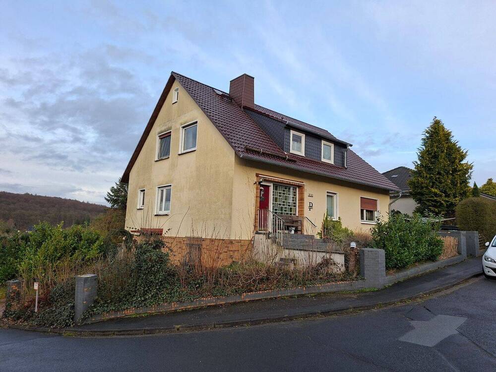 Thumbnail-Einfamilienhaus mit Balkon, Garage und Garten