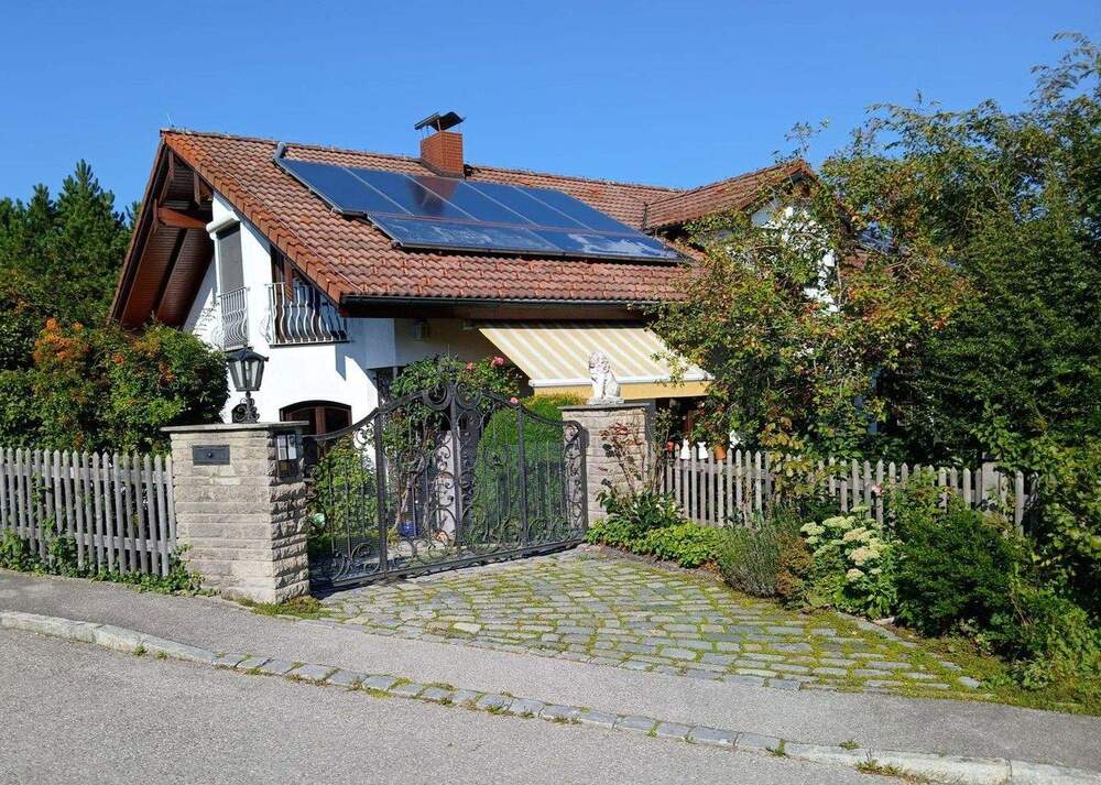 Thumbnail-Privat: Landhaus am Starnberger See mit Indoorpool in Traumlage