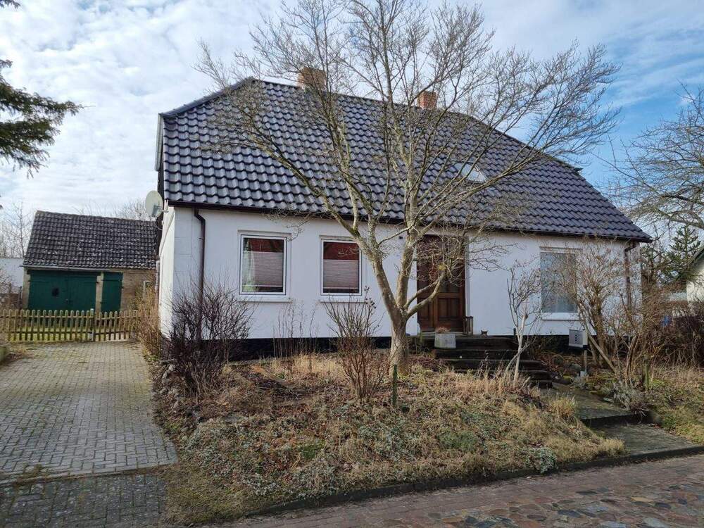 Thumbnail-Charmantes Einfamilienhaus mit Nebengebäude in ruhiger Lage von Altenkirchen