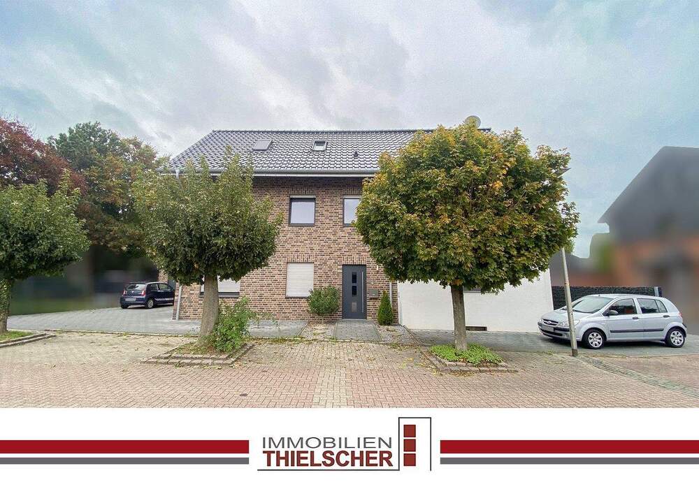 Thumbnail-Attraktives Zweifamilienhaus mit angrenzender Doppelhaushälfte, Stellplatz und zwei Garagen