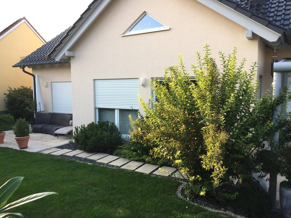 Thumbnail-Neuwertiges Einfamilienhaus mit gepflegtem Garten