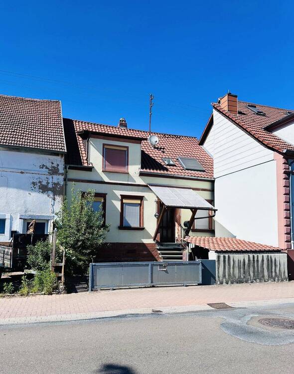 Thumbnail-Hütschenhausen - Kleines EFH mit Innenhof, Garage und Werkstatt