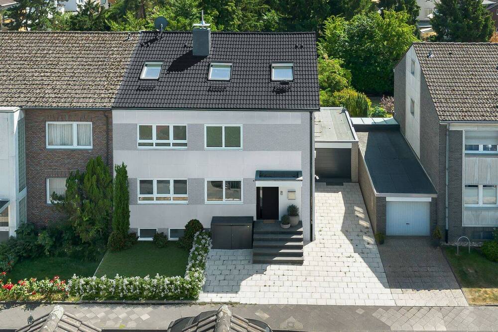 Animierte Hausfassade weiß