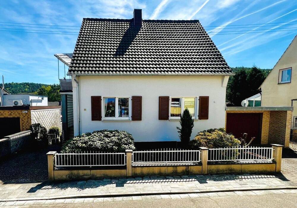 Thumbnail-Hochspeyer: Großzügiges Zweifamilienhaus mit Ausbaupotenzial, schönem Grundstück und Garage