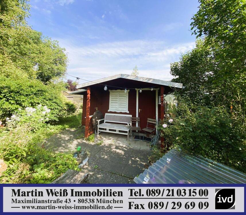 Blick in zum Gartenhäuschen