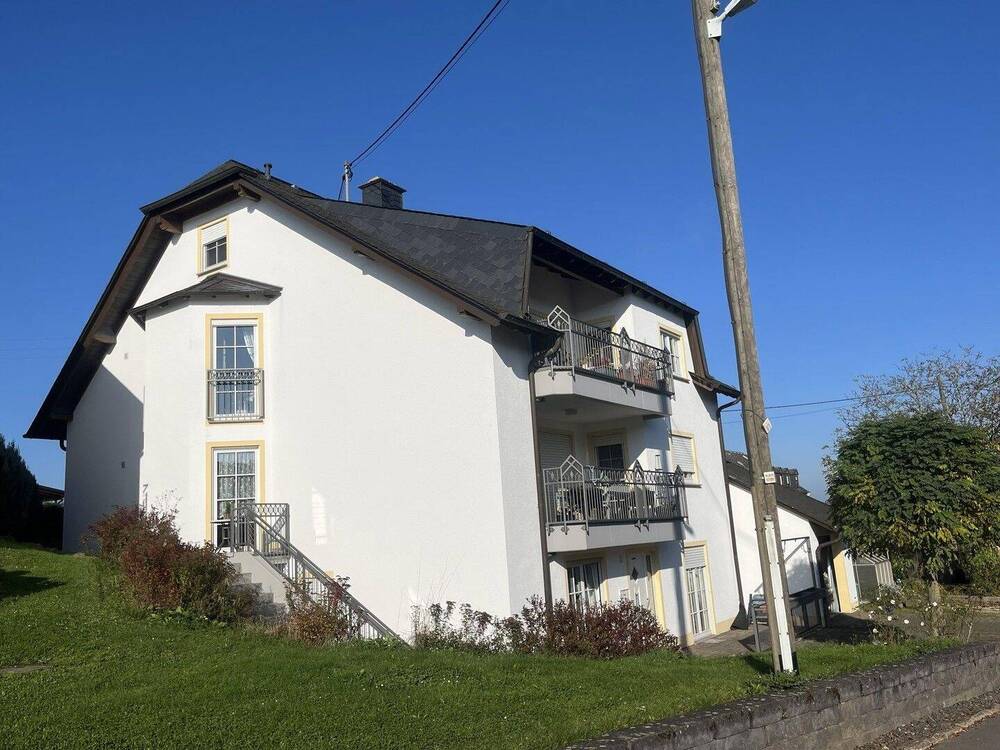 Thumbnail-Große 3 - 4 Zimmerwohnung (110m²), mit separatem Appartement (30m²), Kellerraum und Garage