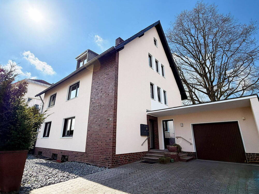 Thumbnail-Investieren in Qualität: Modernisiertes Mehrfamilienhaus mit 3 Einheiten in Köln. PROVISIONSFREI